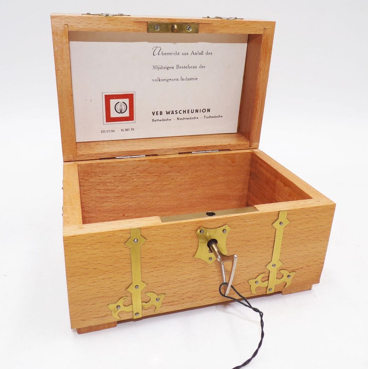 Alte Truhe Schatulle Box DDR Andenken 30 Jahre Wäscheunion Schmuckschatulle Alte Truhe Schatulle Box DDR Andenken 30 Jahre Wäscheunion Schmuckschatulle