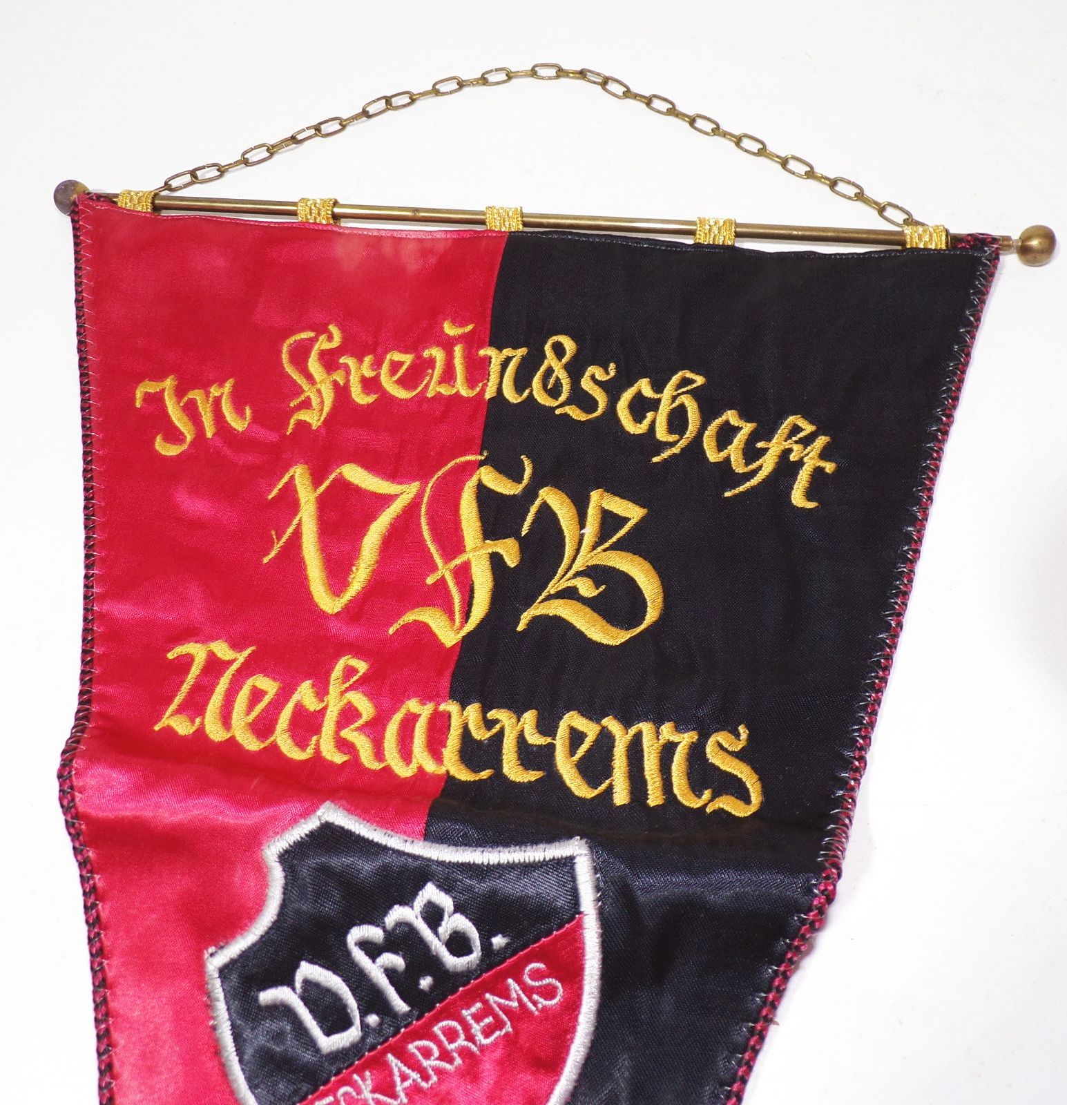 Alter Fussball Wimpel In Freundschaft VFB Neckarrems bestickt 