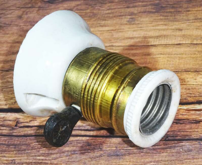 Alte E27 Lampenfassung Porzellan Messing Schalter 