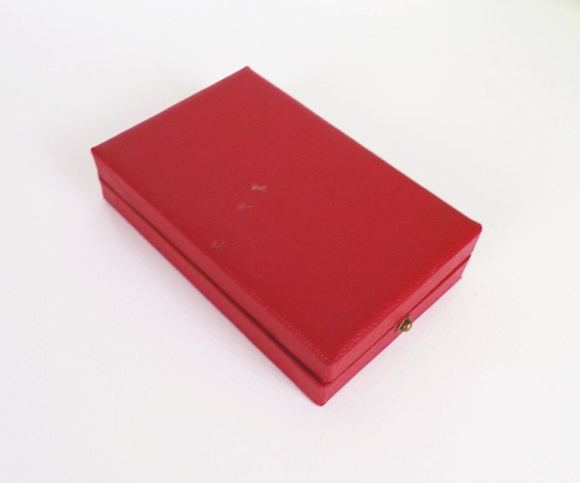 Verdienstmedaille der DDR Deutsche Demokratische Republik mit Etui Verdienstmedaille der DDR Deutsche Demokratische Republik mit Etui