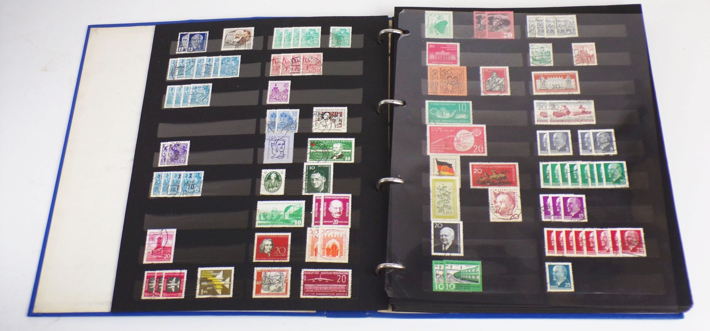 Briefmarken Sammlung Schwerpunkt DDR wenig BRD kaum Ausland 31 Alben 