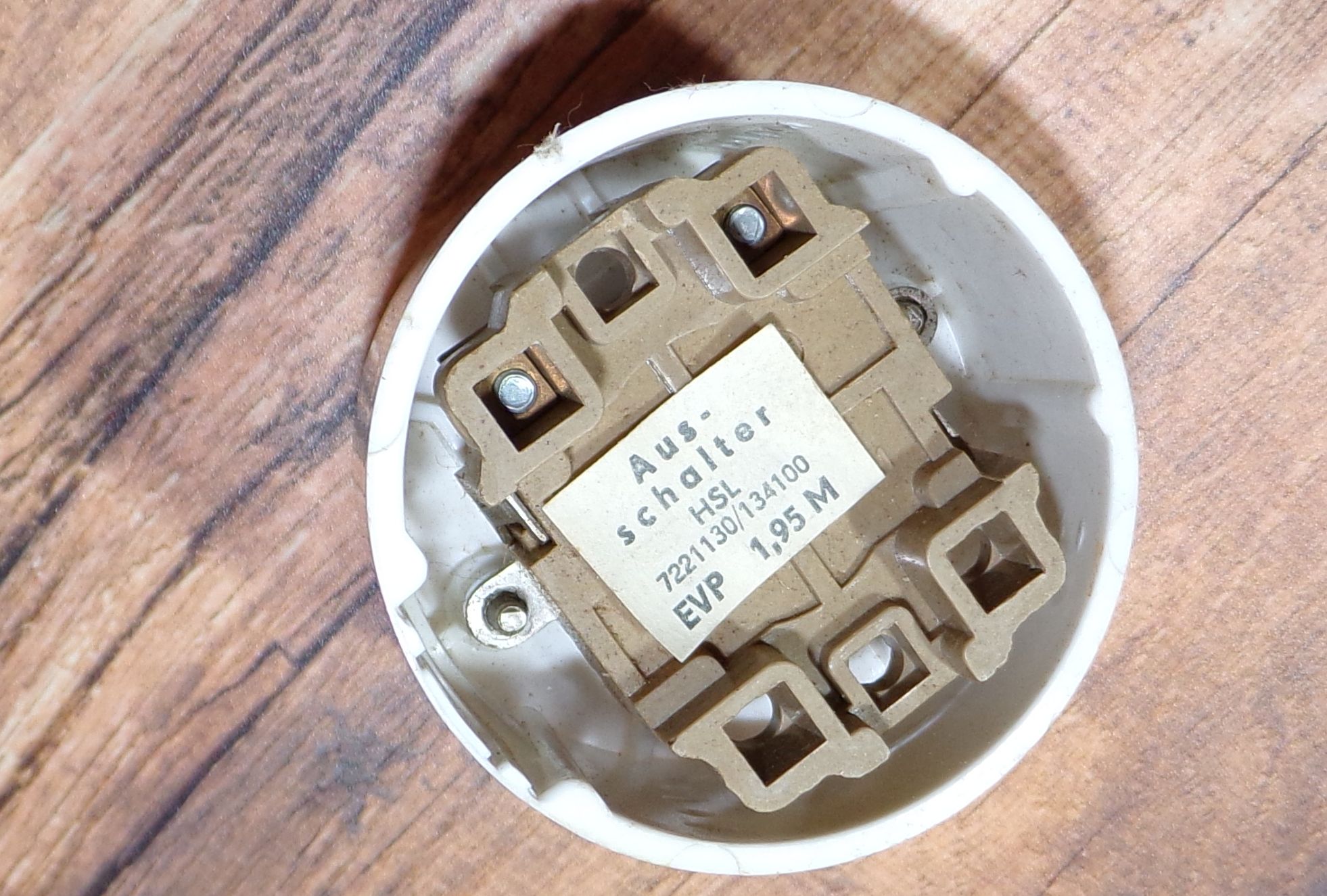 DDR Lichtschalter Aufputz An Aus Kippschalter Weiss