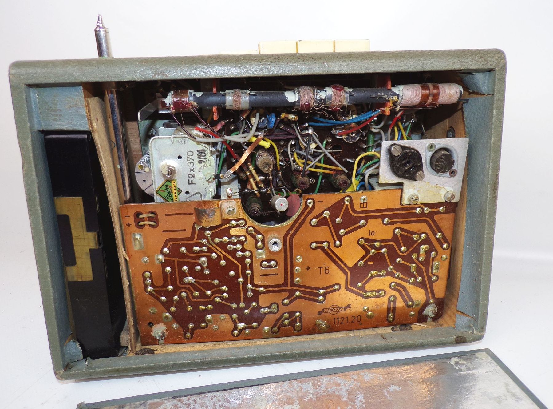 Rema T6 Trabant Kofferradio Vintage DDR Radio defekt