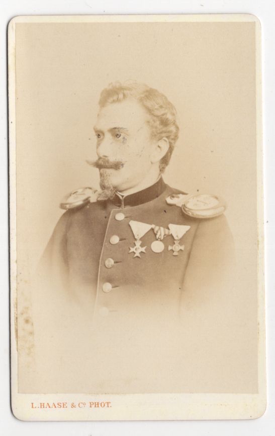 CDV Foto Soldat Orden Abzeichen um 1870 Berlin