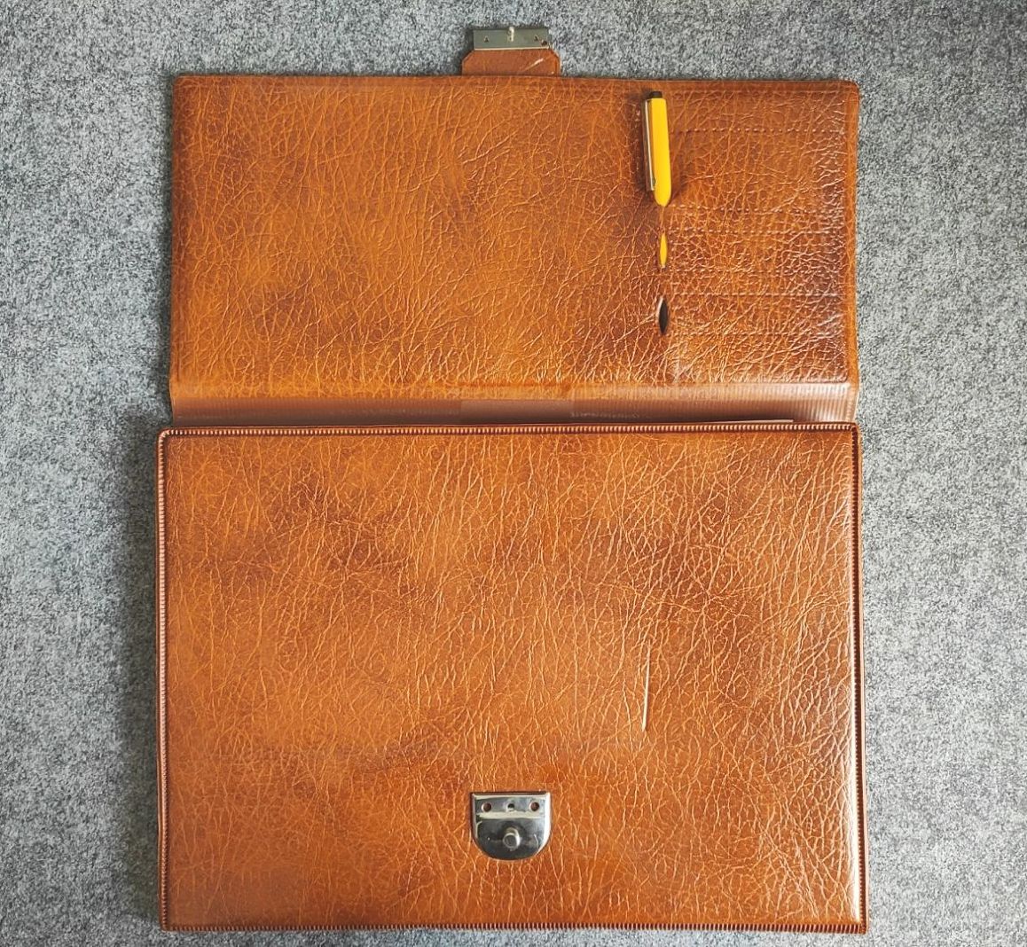 Originale Dokumenten Mappe DDR braun aus Leder Weißenborn Originale Dokumenten Mappe DDR braun aus Leder Weißenborn