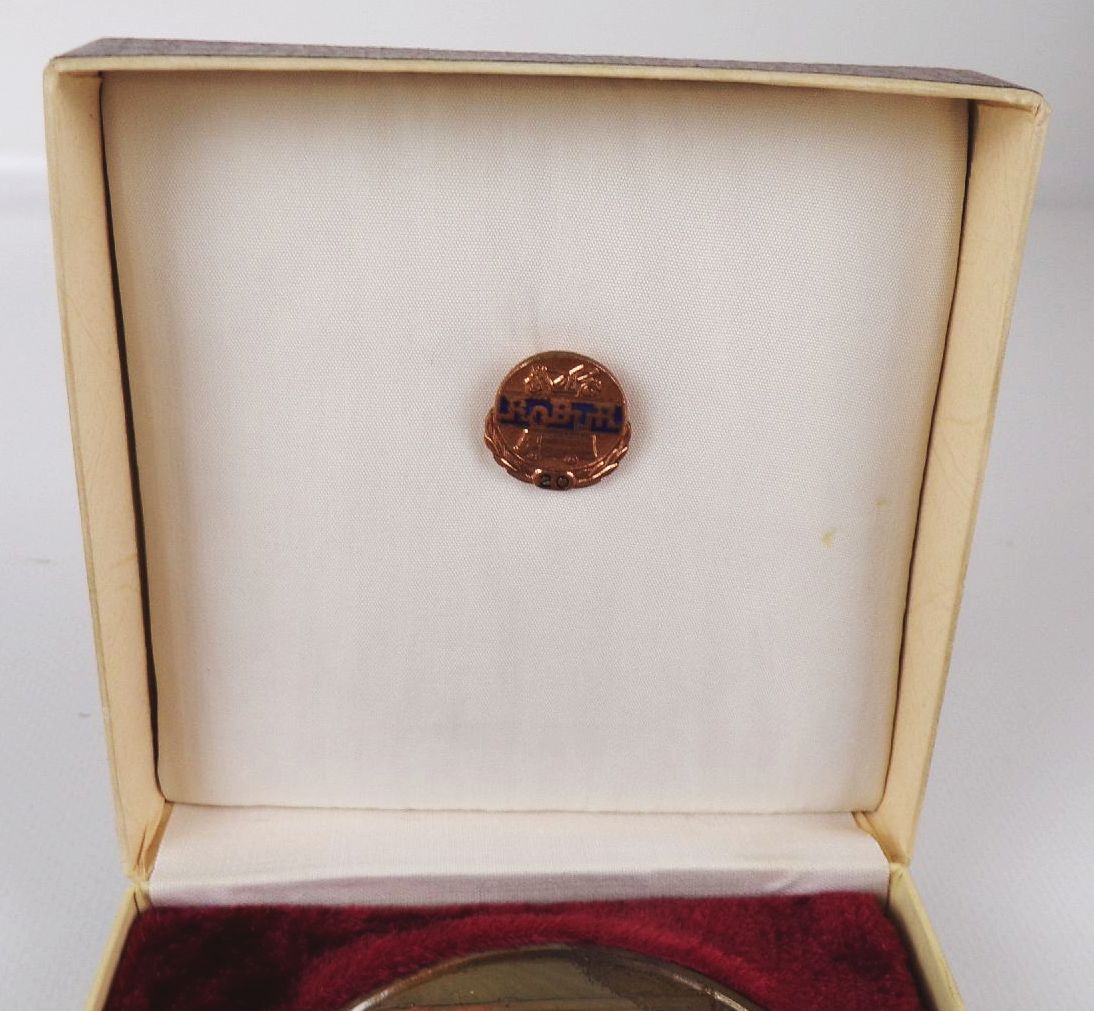 Robur Medaille Für langjährige Mitarbeit Bronze Stufe Etui Anstecknadel DDR