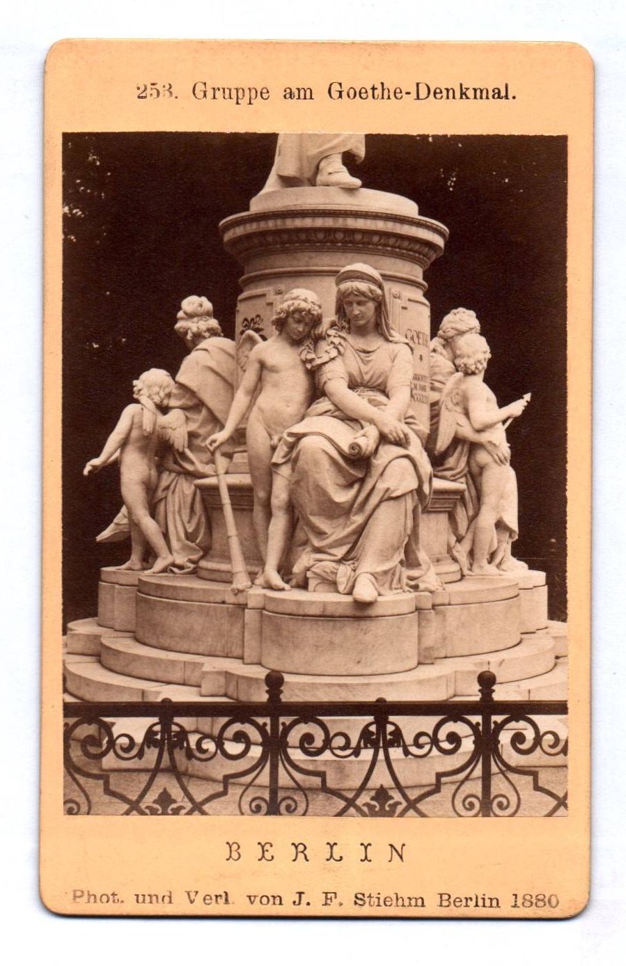 Berlin CdV Gruppe am Goethe Denkmal 1880 Stiehm Berlin CdV Gruppe am Goethe Denkmal 1880 Stiehm