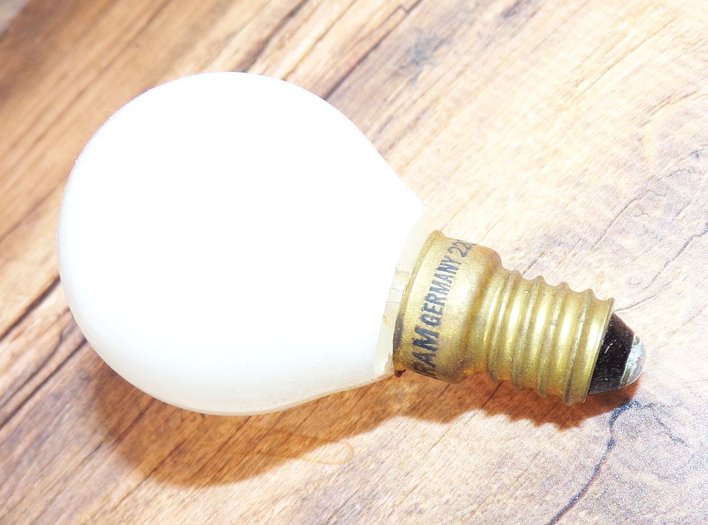 Alte Osram Glühlampe 25 Watt Silica Weiss E14 mit Originalkarton 2 Stück