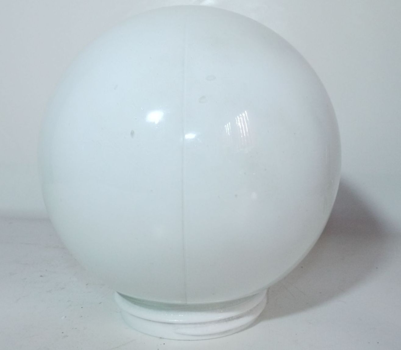 Alte Kugellampe Glas Weiß Außenleuchte E27 Art Deco schräg