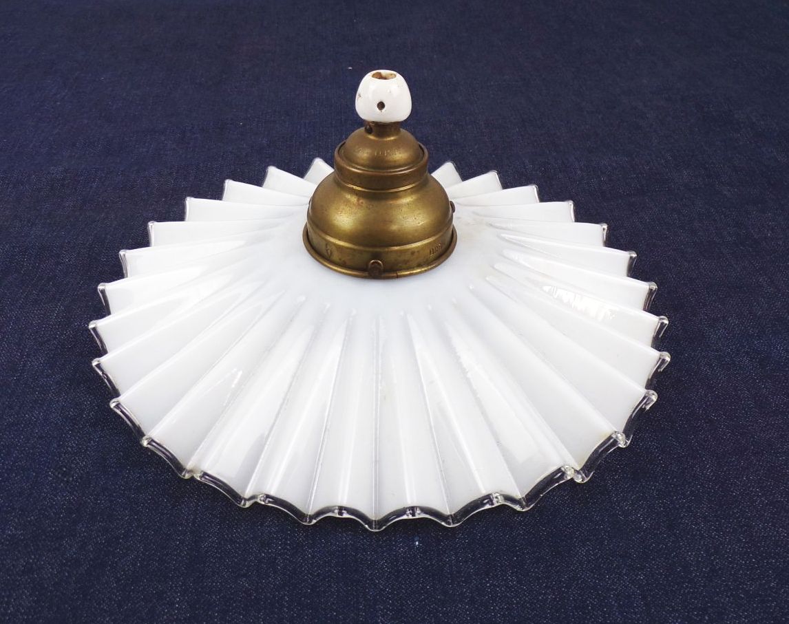 Alte Deckenlampe Glas Messing Wellenform Weiß um 1910 Leuchte 