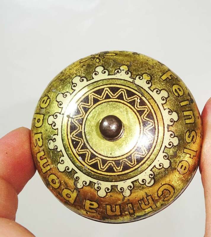 Miniatur Dose Feinste China Pomenade um 1900 Blechdose Pillendose 