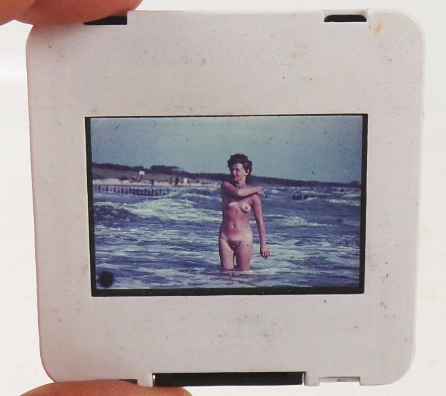 7 x Farbdia nackte Frau DDR Strand 1950er Akt Strandschönheit Dia naked 