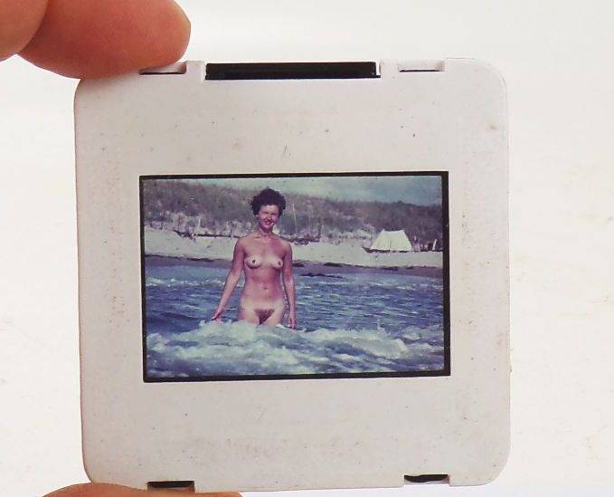 7 x Farbdia nackte Frau DDR Strand 1950er Akt Strandschönheit Dia naked 