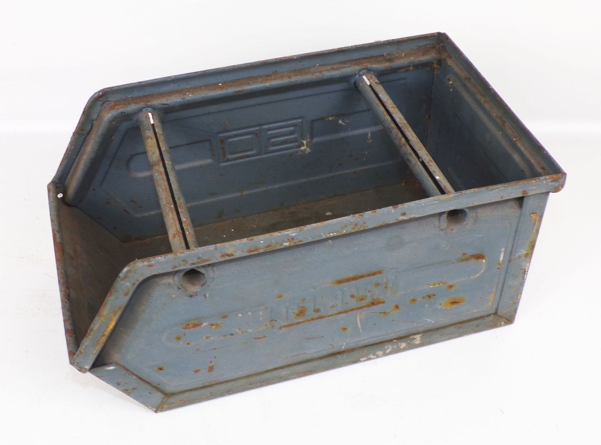 Alte Stapelbox Werkzeugkiste Aufbewahrung stapelbar Metallkiste 