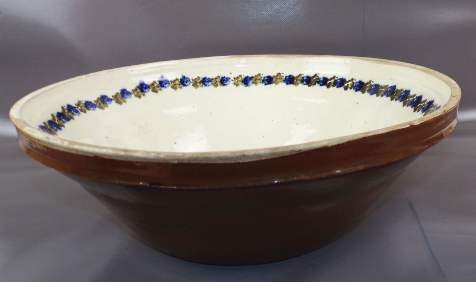 Große Tonschüssel Blumen Dekor bäuerliche Keramik