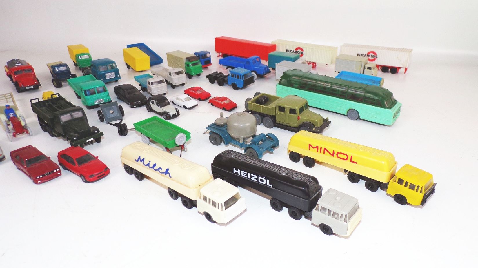 Konvolut DDR Modellautos Traktor Bus LKW TT H0 Modelle