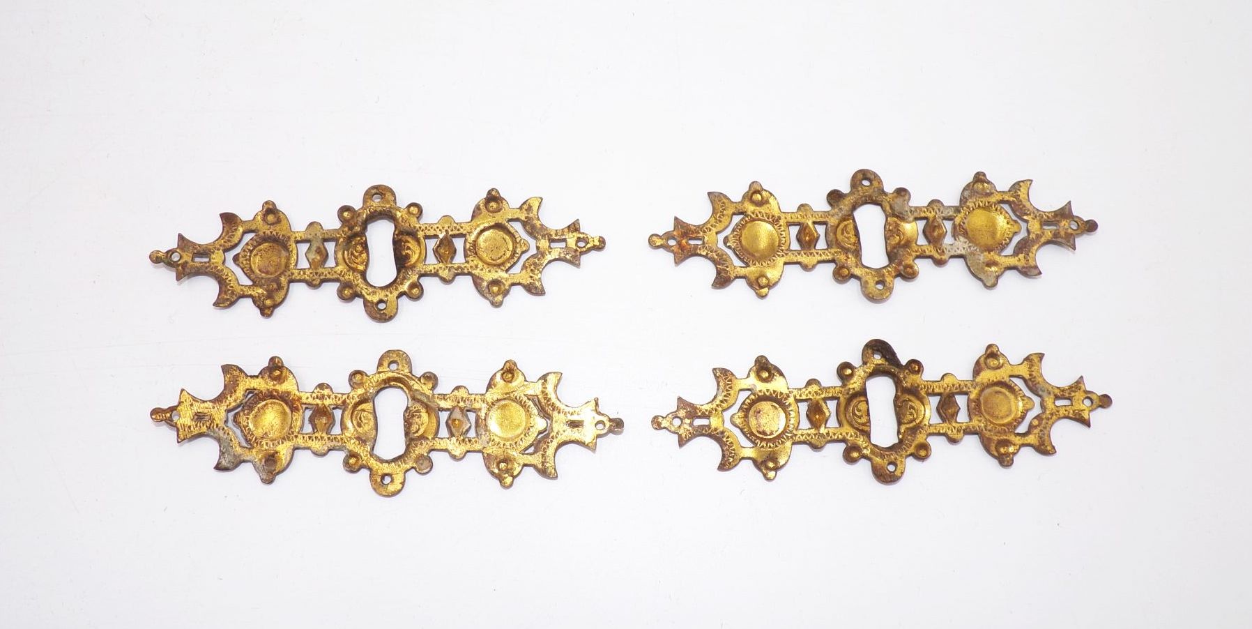 4 x Alte Möbelbeschläge Kommode Beschlag Messing Schlüsselloch Gründerzeit um 1880