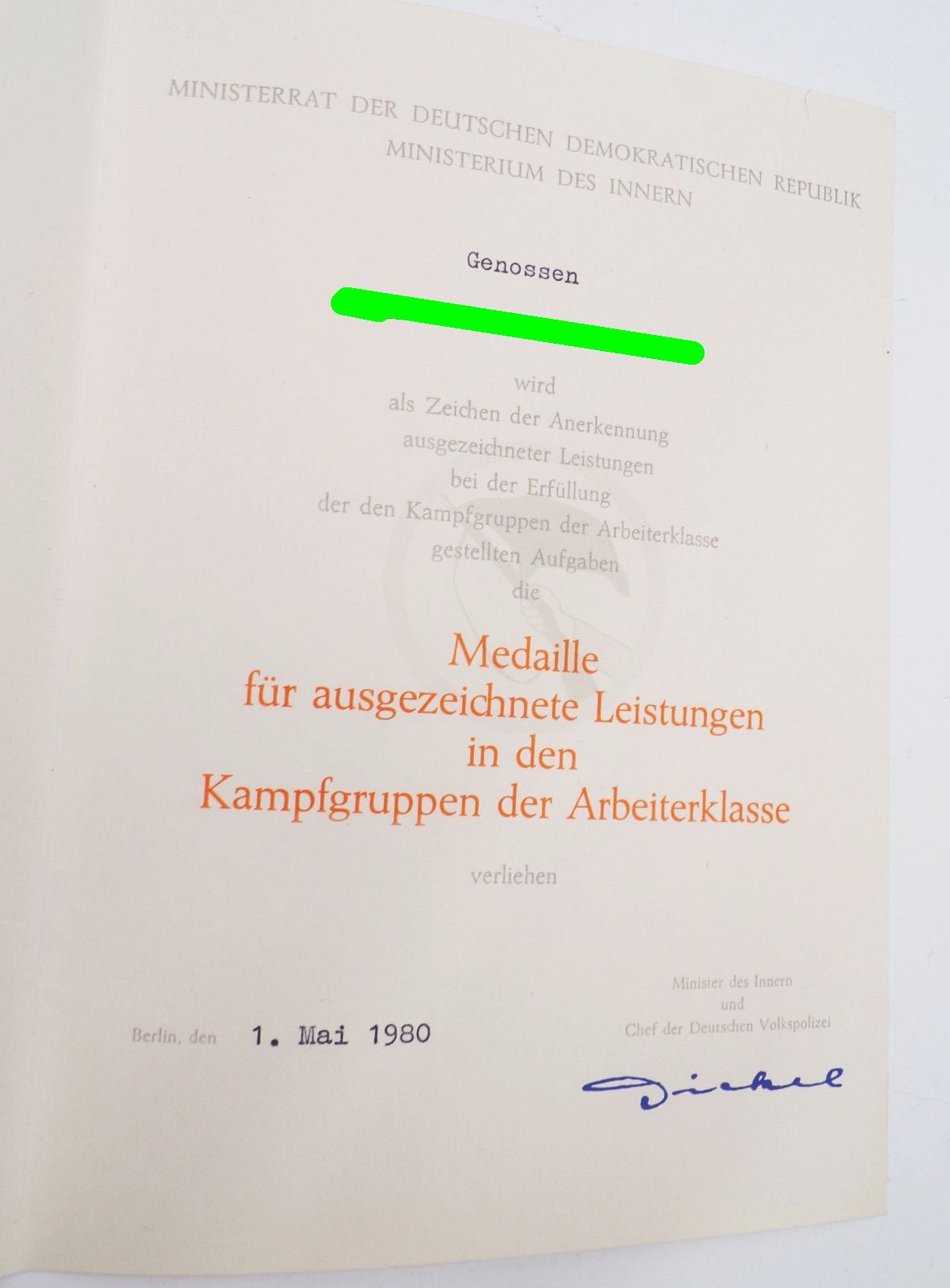 Lot DDR Abzeichen Orden Bestarbeiter Kampfgruppe Aktivist GDR Urkunden