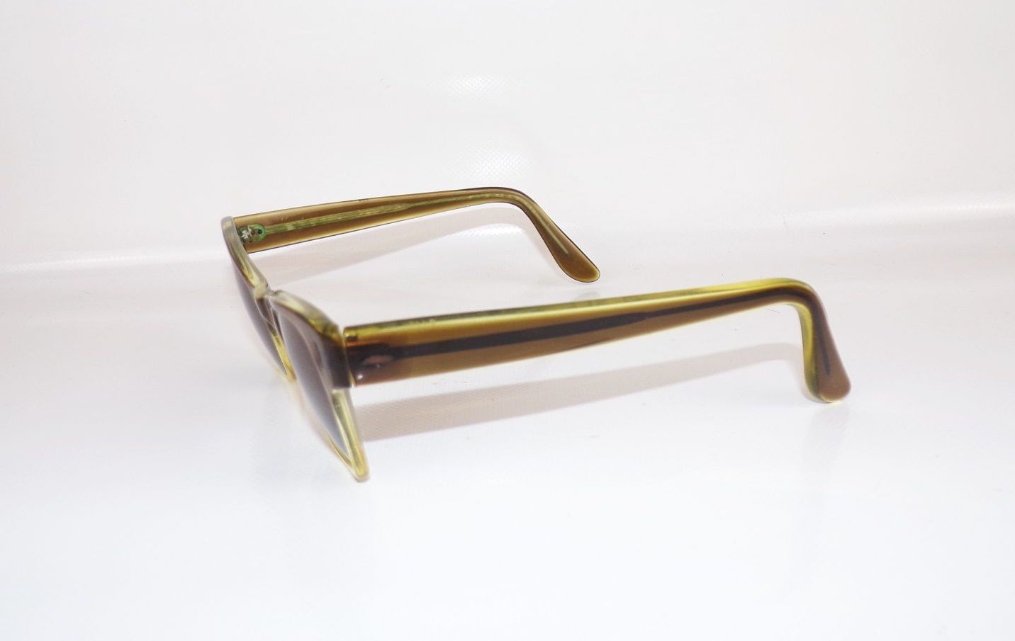 Alte Damen Sonnenbrille Stylisch mit Etui 70er Jahre Retro Look Vintage