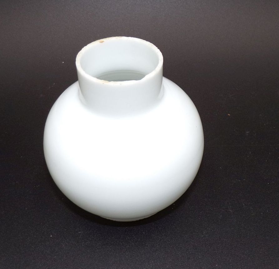 Altes Lampenschirm für Gaslampe Weiß Opalglas um 1900 Lampenglas 