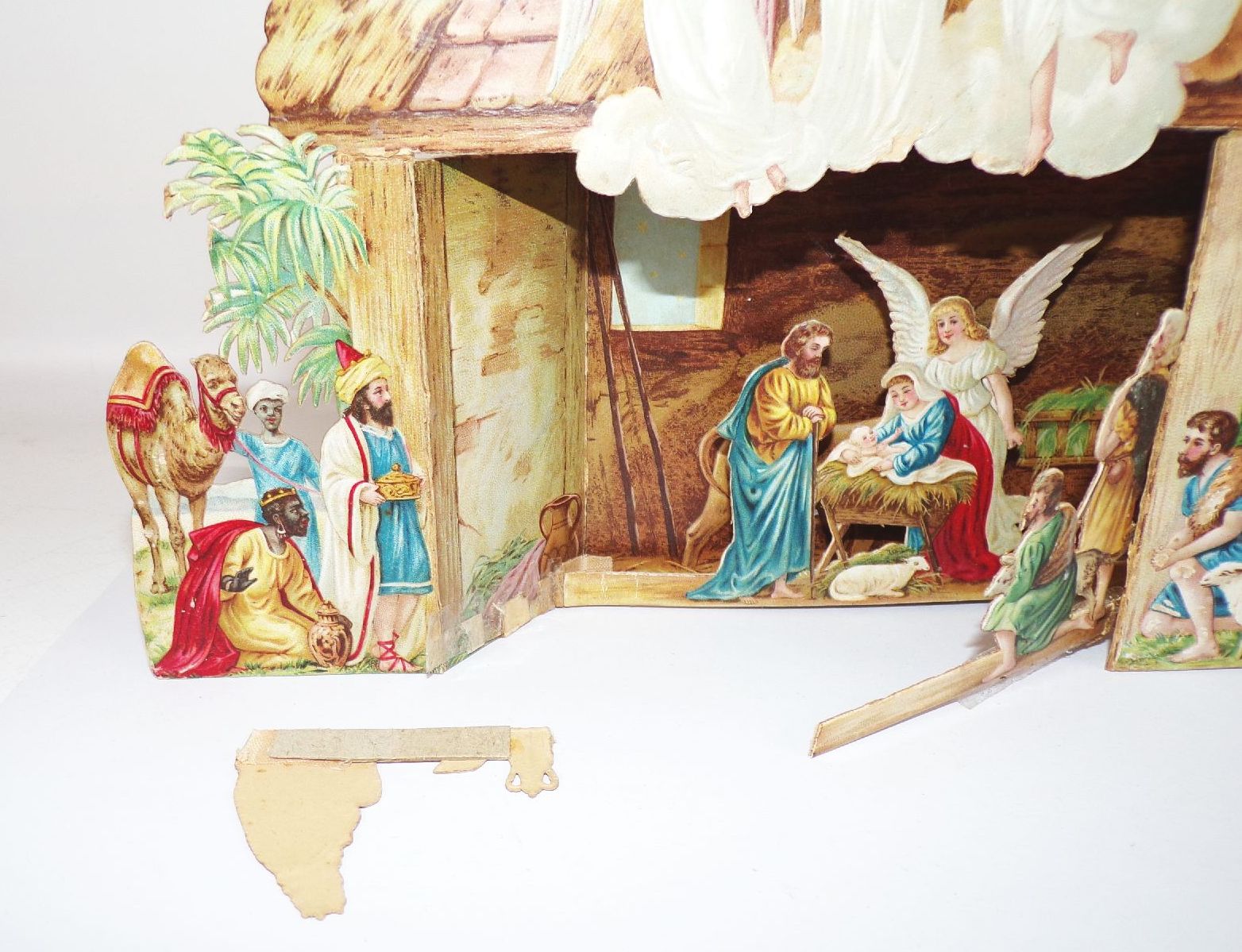 Alte Weihnachtskrippe kleine Aufstellkrippe aus Papier 3 D Weihnachtsschmuck 