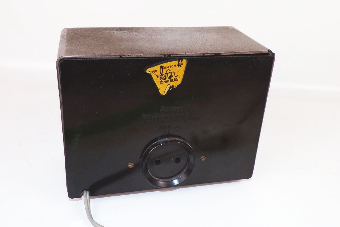 DDR Radio Schaltuhr VEB Feinmechanik Sonneberg Uhr Tischuhr Retro Vintage