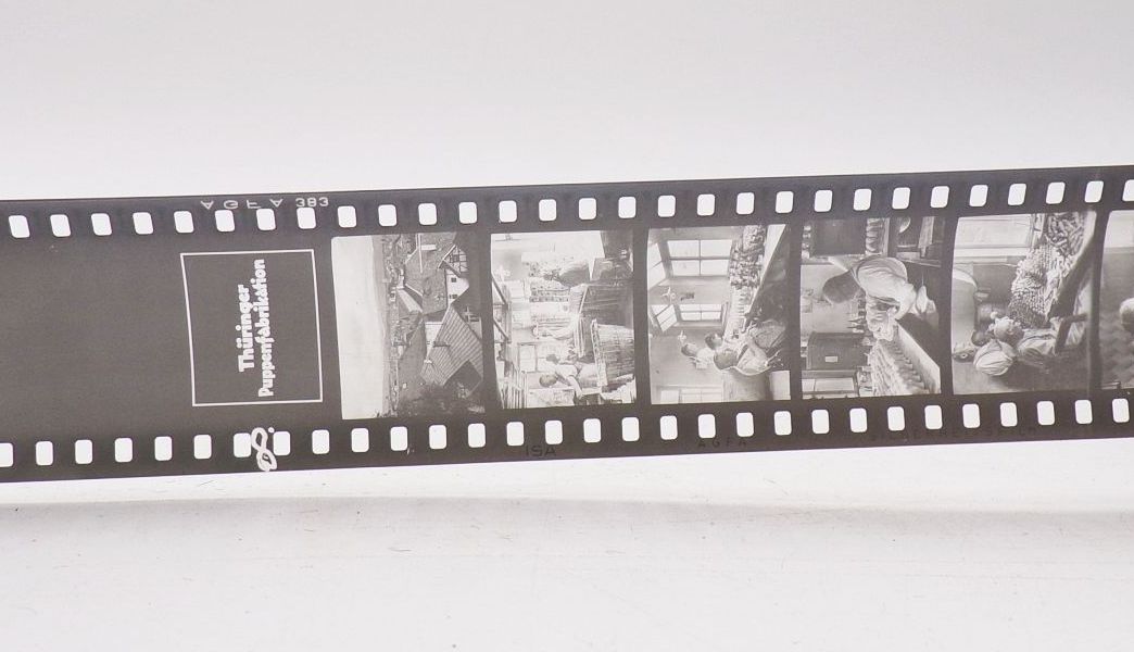 Alter Rollfilm Thüringische Puppenfabrikation Erzgebirge Holzspielwaren 1930 er Alter Rollfilm Thüringische Puppenfabrikation Erzgebirge Holzspielwaren 1930 er