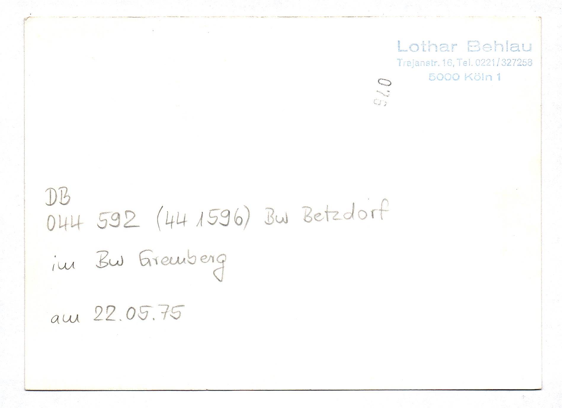 Foto DB 044 592-4 Dampflok Bw Betzdorf 22.05.1975 im Bw Gremberg