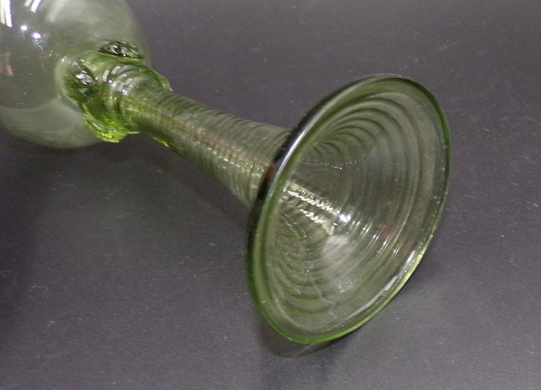 Alte Weingläser Römer 4 Stück Grün Beerennuppen 