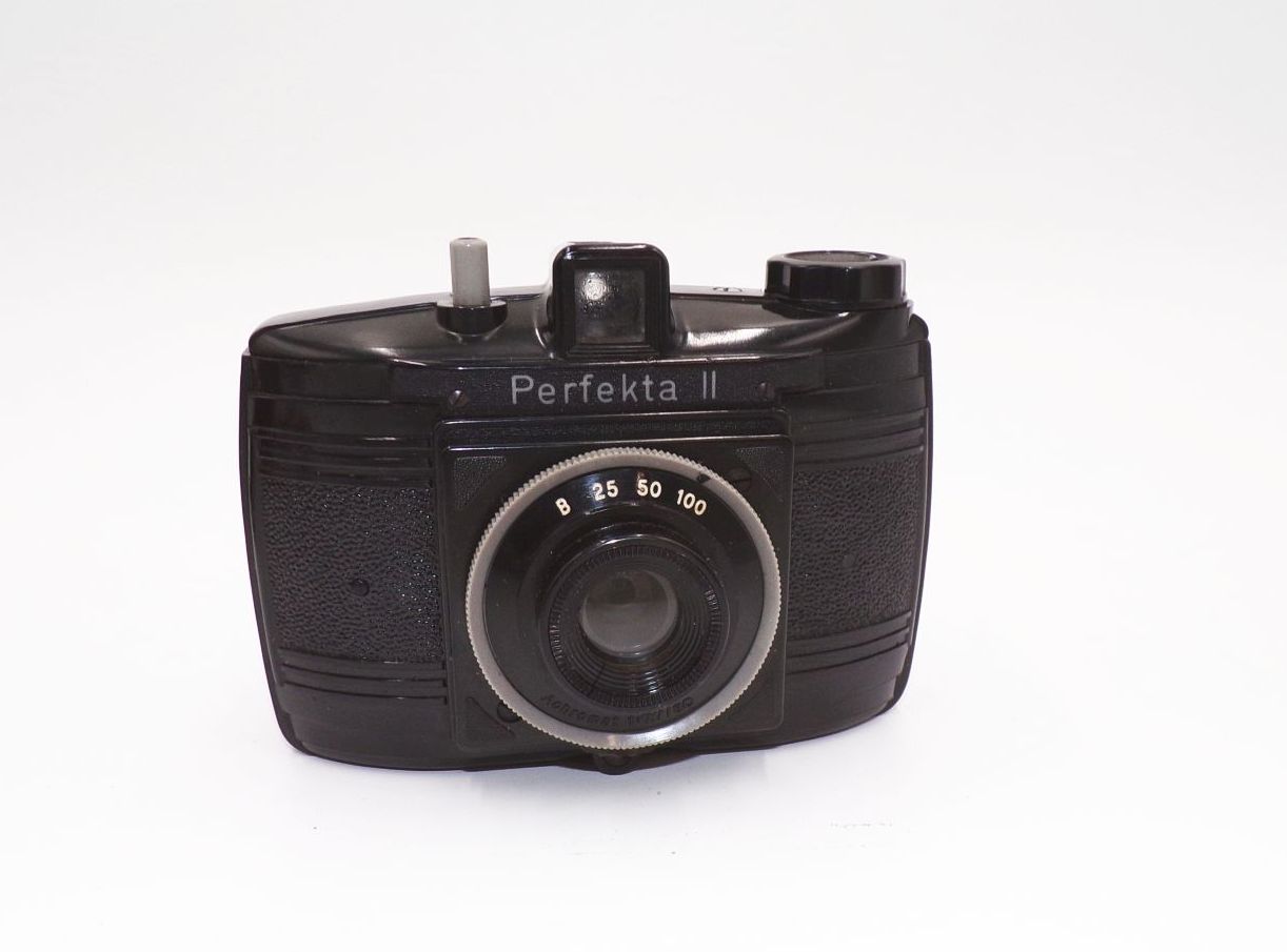 Alter Fotoapparat Perfekta II Bakelit schwarz Tasche Requisit