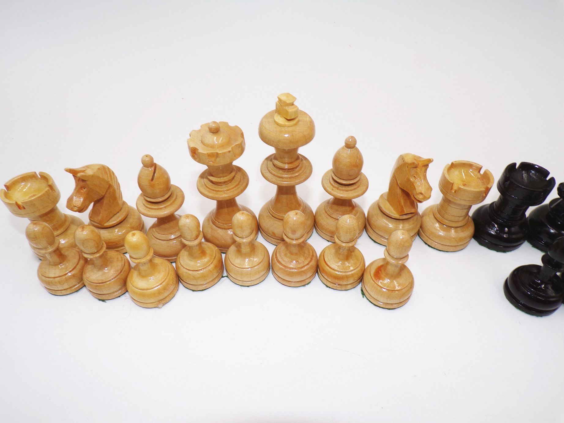 Alte Schachfiguren aus Holz Alte Schachfiguren aus Holz