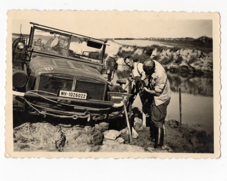 Foto schweres Gerät steckt fest WH1026022 Soldaten 2 Wk