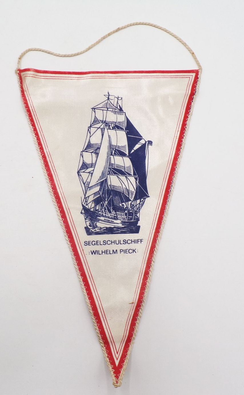 Alter Wimpel Schiffsmodellsport Klub DDR Segelschulschiff Wilhelm Pieck Alter Wimpel Schiffsmodellsport Klub DDR Segelschulschiff Wilhelm Pieck
