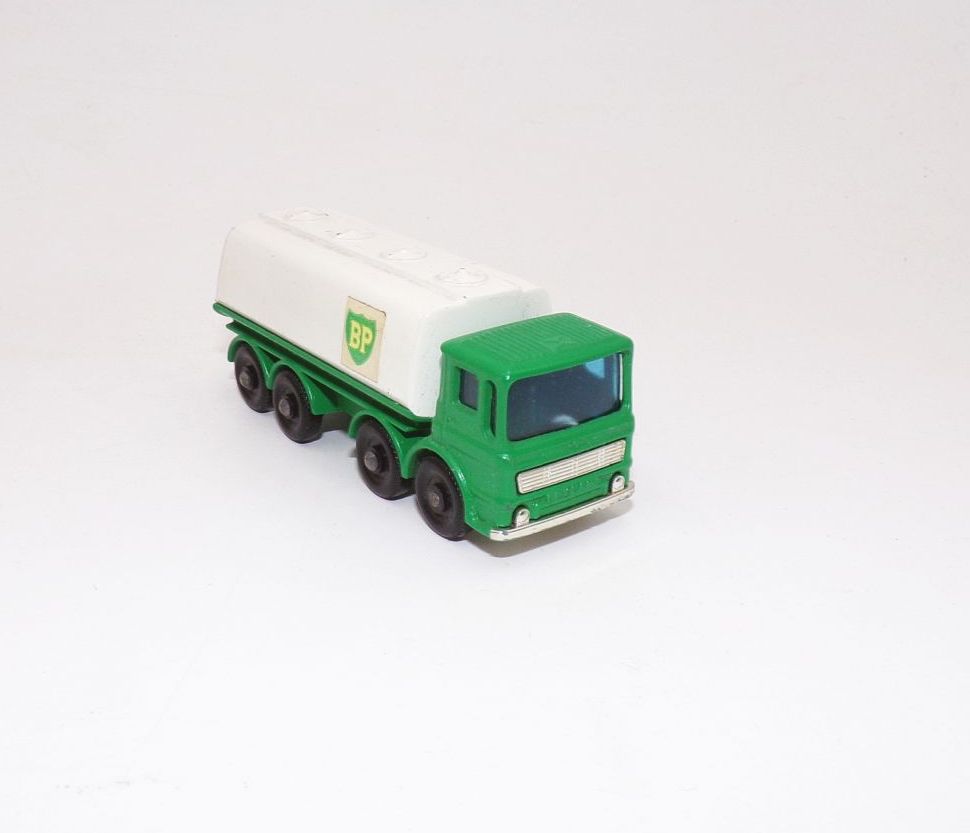 Matchbox Leyland Petrol Tanker grün No 32 mit Originalkarton