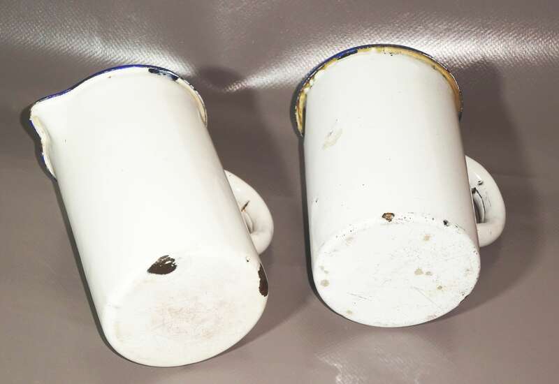 2 alte Emaille Becher Tippel Schnauztopf Bepflanzung Shabby Deko
