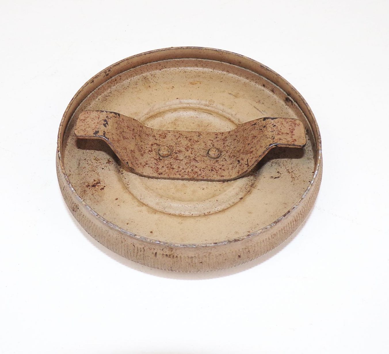 Alter Tankdeckel Oldtimer Sandfarben wohl Wehrmacht 2 Wk
