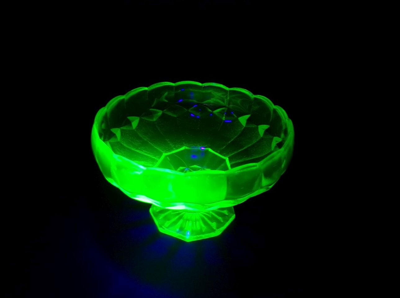 Alter Schale Uranglas Grün Pressglas Fluoreszierend Konfektschale Alter Schale Uranglas Grün Pressglas Fluoreszierend Konfektschale