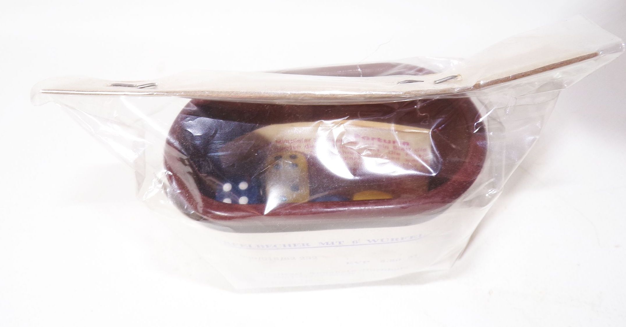 DDR Würfelbecher VEB Plasticart Unbenutz in OVP Knobbeln Würfelspiel DDR Würfelbecher VEB Plasticart Unbenutz in OVP Knobbeln Würfelspiel