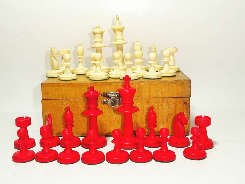 Alte Schachfiguren Weiss Rot Bein Deko Schach Figur
