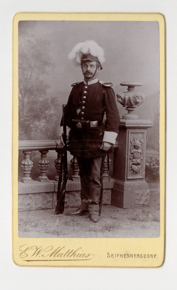 CDV Foto Soldat Federbusch Karabiner Sachsen Munitionstasche 1900 Seifhennersdorf