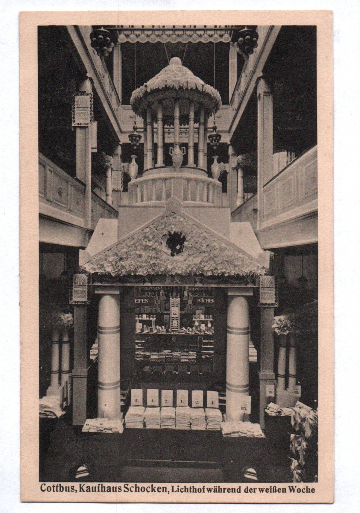 Ak Cottbus Kaufhaus Schocken Lichthof während der weißen Woche 