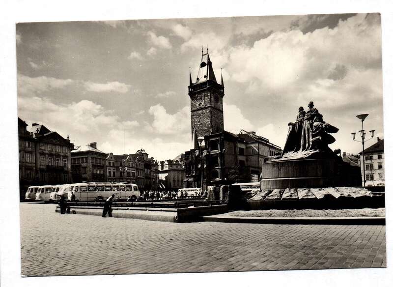 Ak Praha Tschechien Prag Altstädter Ring mit dem Hus-Denkmal und Rathaus