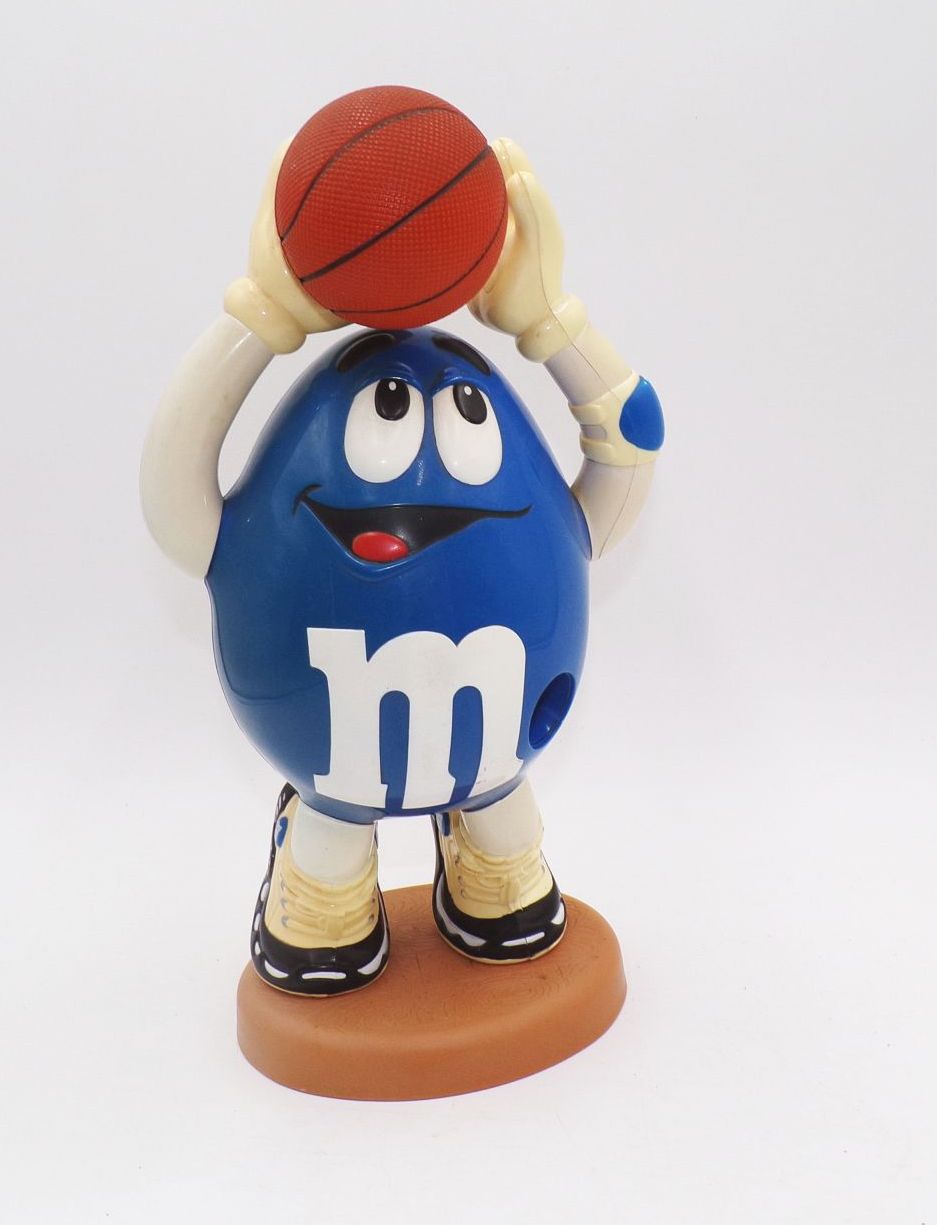 Blauer M&M's Süßigkeitenspender aus den1990erJahren Basketballspieler