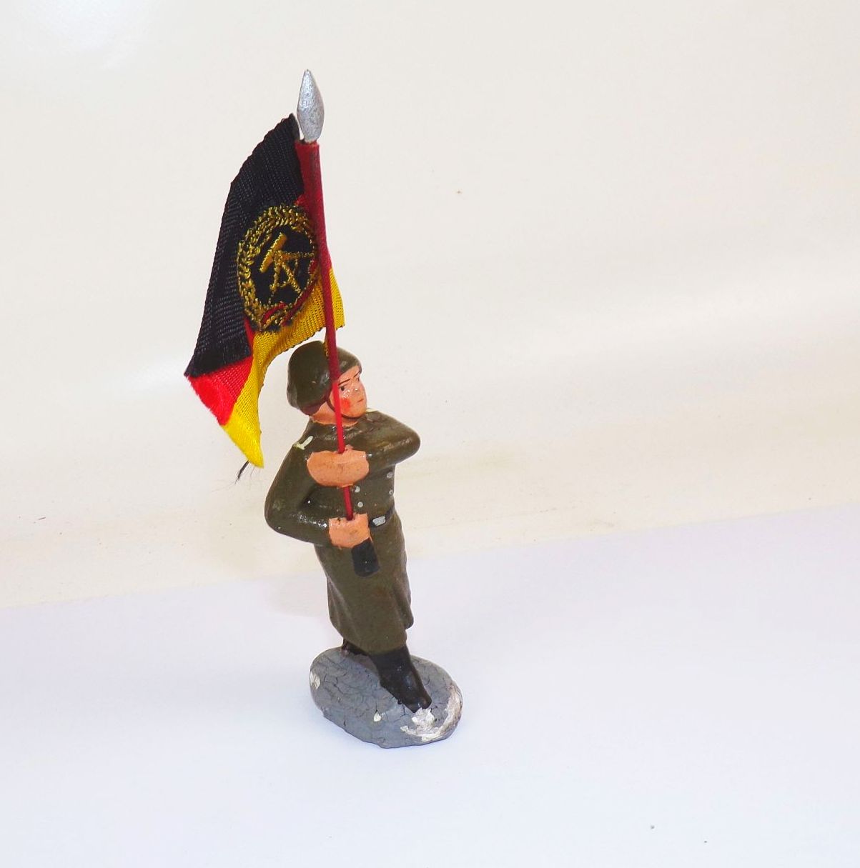 NVA Fahnenträger alte Massefigur 