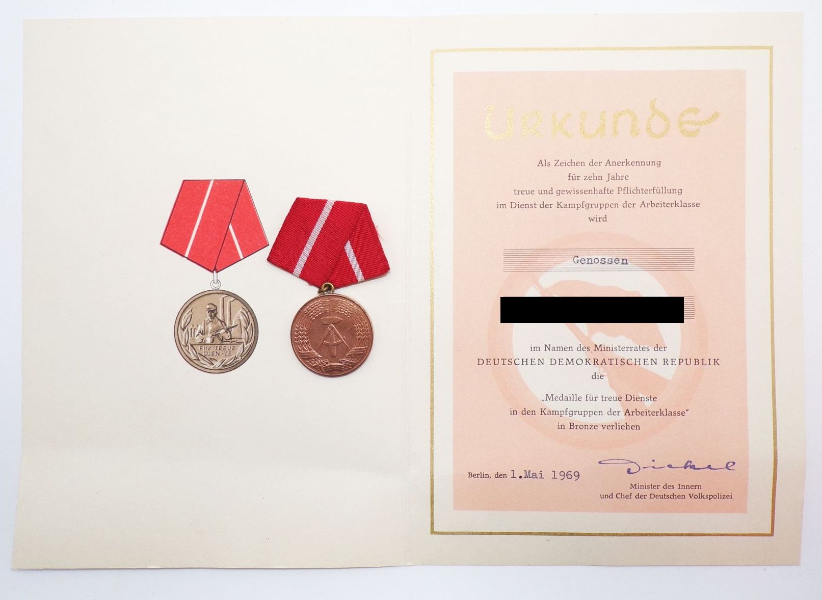 Kampfgruppe Auszeichnungen bronze silber gold Stufe Urkunden DDR