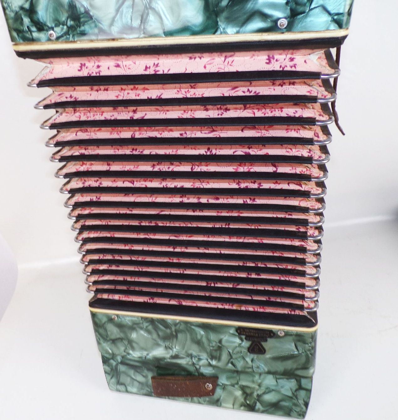 Altes Akkordeon Paul Fischer Klingenthal Originalkarton Altes Akkordeon Paul Fischer Klingenthal Originalkarton