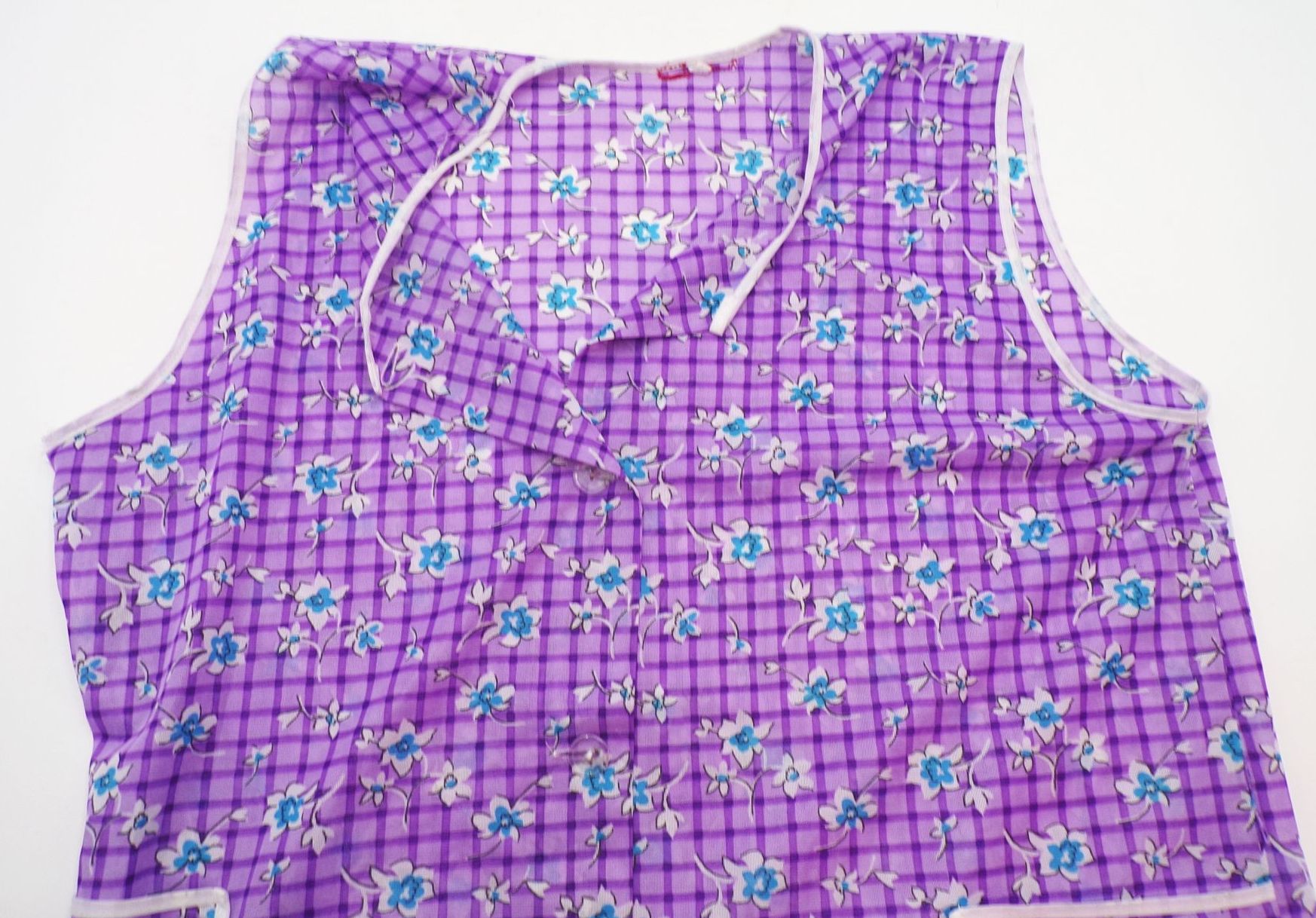 Alte Kittelschürze Blumen Bunt Größe 50 Lila DDR Vintage Alte Kittelschürze Blumen Bunt Größe 50 Lila DDR Vintage