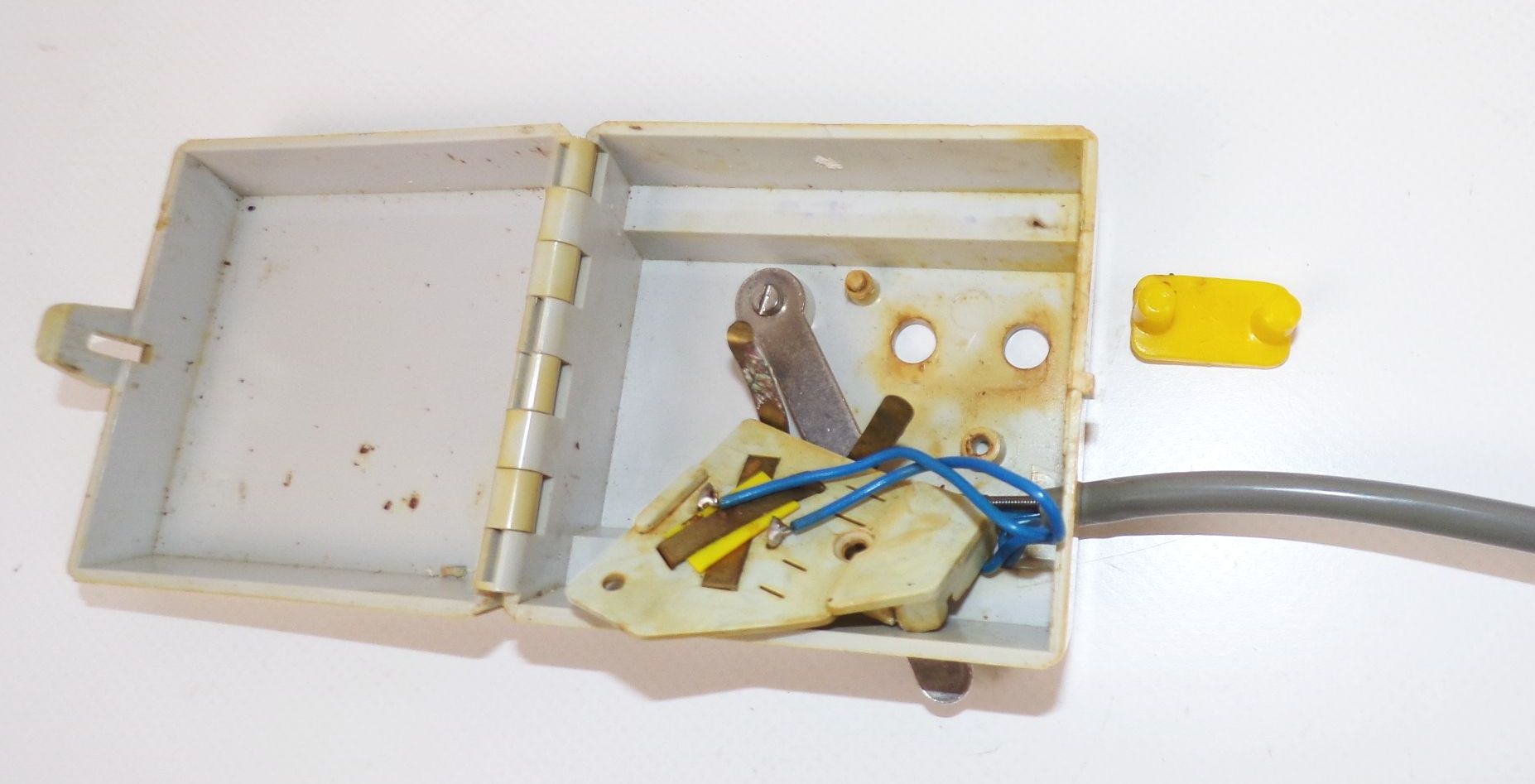 Uniket Raupe Fernlenkauto Selbstlader DDR Spielzeug