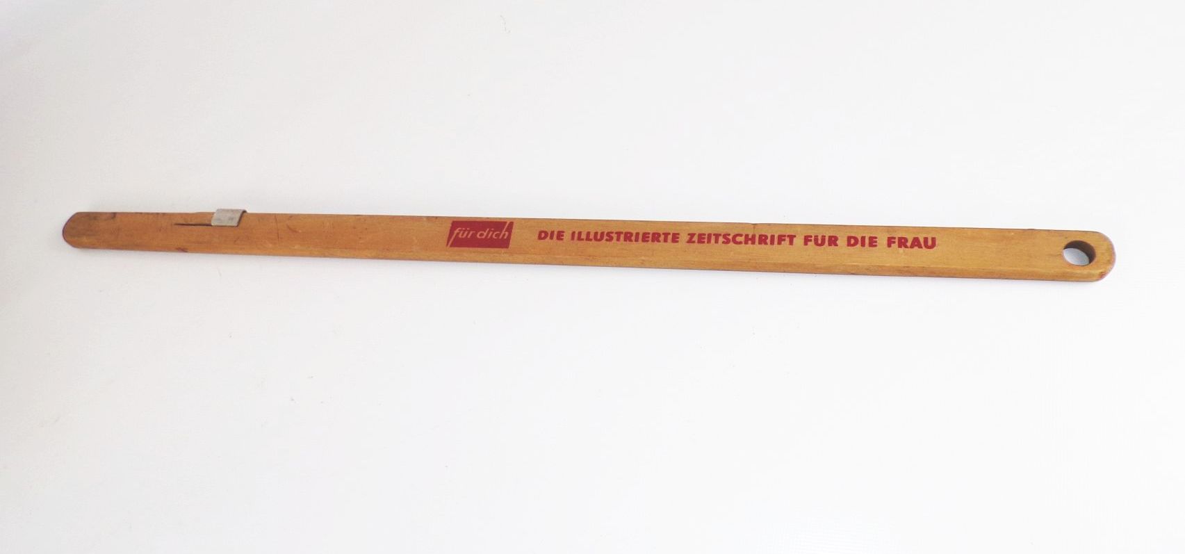 Alter Zeitungshalter Für dich Die illustrierte Zeitschrift für die Frau Alter Zeitungshalter Für dich Die illustrierte Zeitschrift für die Frau