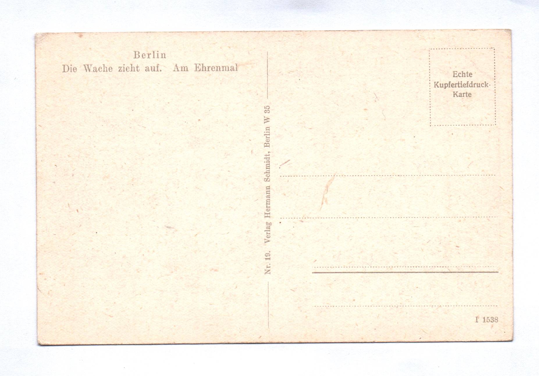 Ak Berlin Die Wache zieht auf Am Ehrenmal Soldaten Brigade